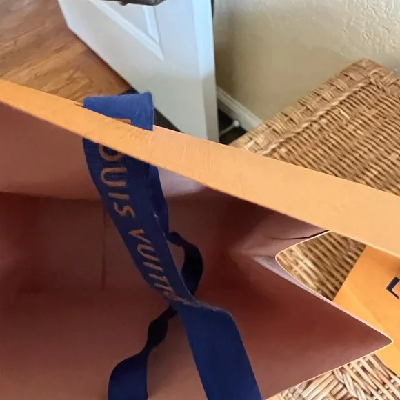 X3 Louis Vuitton shopping bags - Picture 9 of 16